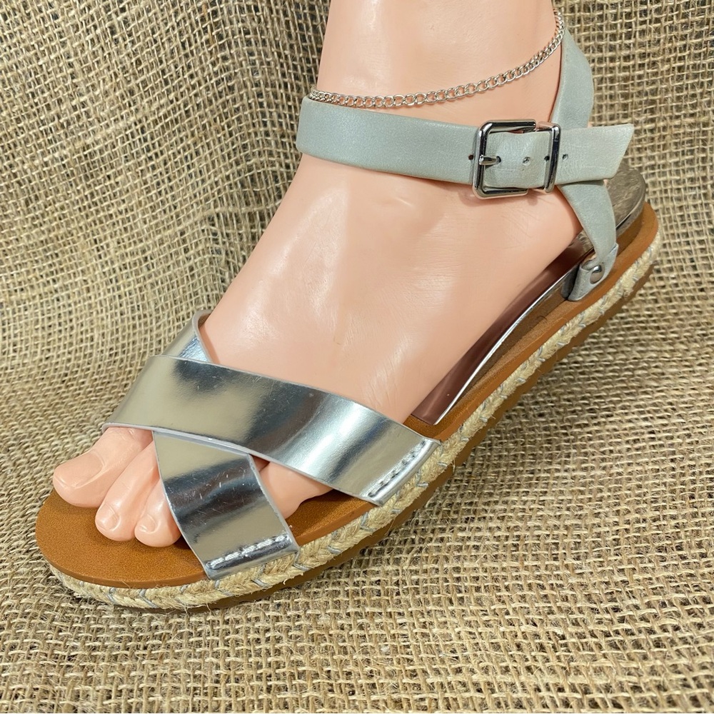 Vince Camuto Sandals Ankle Strap Wedge Buckle Leather Sliver Gray Sz 8 M
